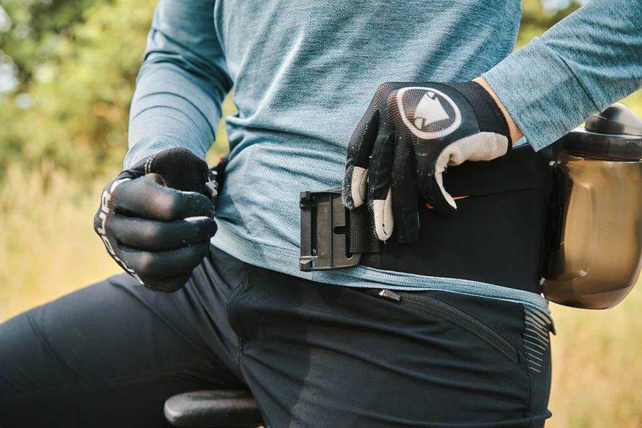 Fidlock Hip Belt Double Bottle Base - Black - Image 4