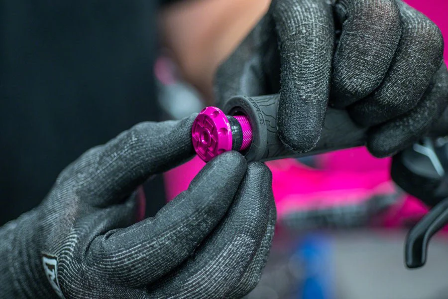 Muc-Off Stealth Tubeless Puncture Plugs Tire Repair Kit - Bar-End Mount - Pink - Pair - Image 4