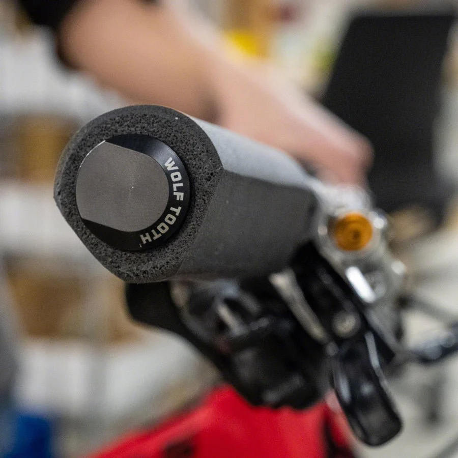 Wolf Tooth Mega Fat Paw Cam Grips - Black - Image 4